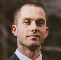 Thomas Whitfield, analist de tranzacționare specializat în piața crypto, portret